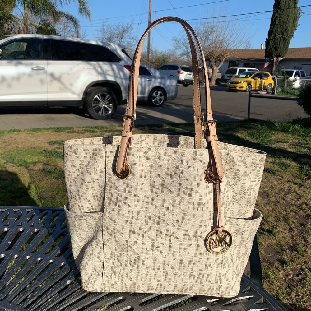 Micheal kors purse